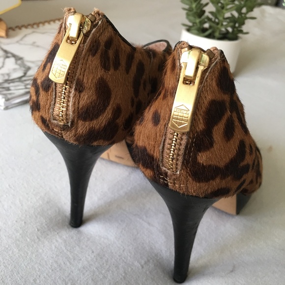 Vince Camuto Shoes - {Vince Camuto} Calf Hair Leopard Print Heels 7.5 B